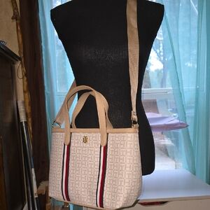 NWOT Tommy Hilfiger Cream and Tan Shoulder Bag